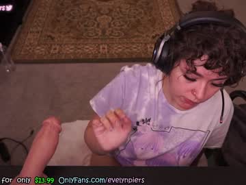 hot cam girl evelynpiers image #2873133