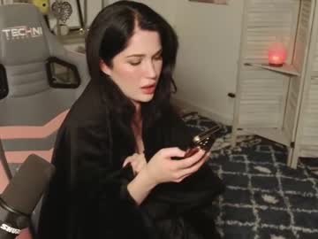 hot cam girl evelynclaire image #3992212