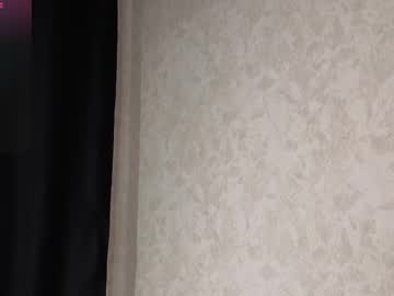 unearthly_julia hot cam