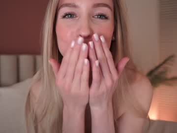 hot cam girl smiling_princess image #2659736