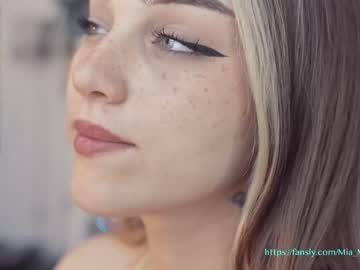 hot cam girl mia_milagros image #1249501