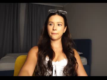 hot cam girl emilybatee image #3879219