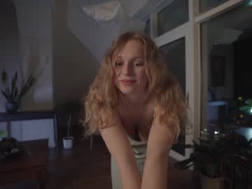 hot cam girl chillwithkira image #644010