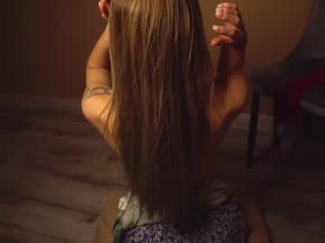 hot cam girl cuteelsa_ image #3911600