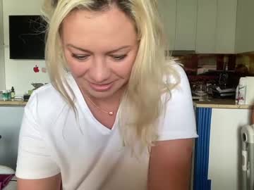 hot cam girl kiradivine image #3056312