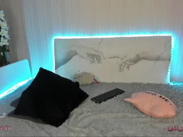 hot cam girl lili_and_niki image #1539680