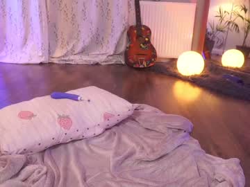 hot cam girl juicyandthepussyblvd image #2530113