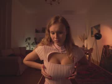 hot cam girl chillwithkira image #347709