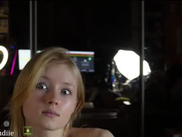 hot cam girl bestblondiiecb image #4374808