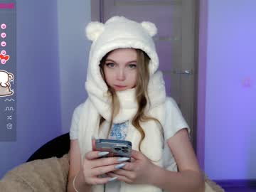 hot cam girl small_blondee image #2173948
