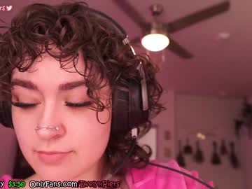 hot cam girl evelynpiers image #2443825