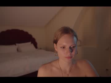 hot cam girl chillwithkira image #1051199