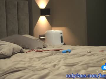 hot cam girl heyhorny_cb image #399030