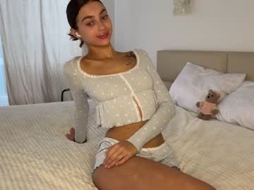 hot cam girl cuteelsa_ image #4372415