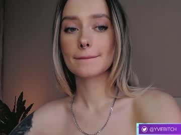 hot cam girl _yvie_ image #2512569