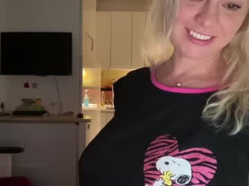 hot cam girl kiradivine image #3024809