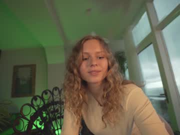 hot cam girl chillwithkira image #484815