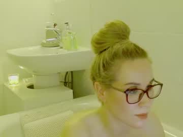 hot cam girl myassistant image #1215198