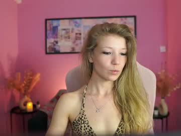 hot cam girl missicute18 image #4716809