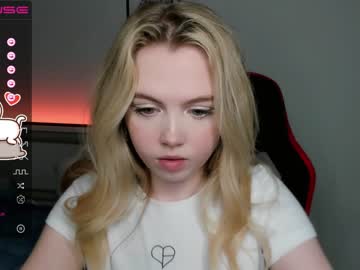 hot cam girl small_blondee image #2465774