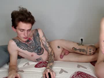 hot cam couple bee_sting image #203403