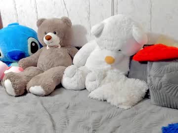 hot cam girl emmika_ image #2910000