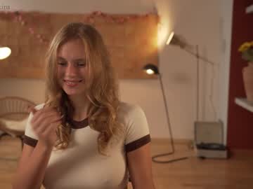 hot cam girl chillwithkira image #1797671