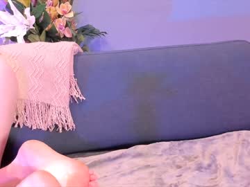 hot cam girl littlee33 image #1530985