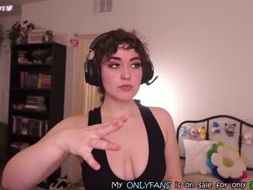 hot cam girl evelynpiers image #2663608