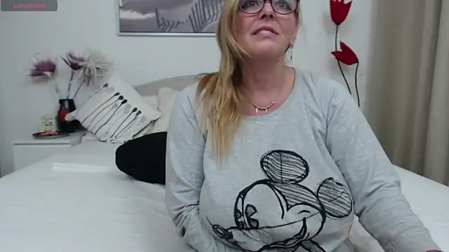 Stripchat sex cam YulliaMilf
